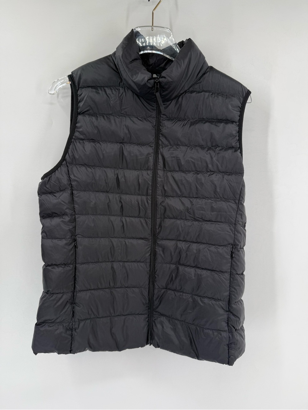 uniqlo ultra light down vest size large‎